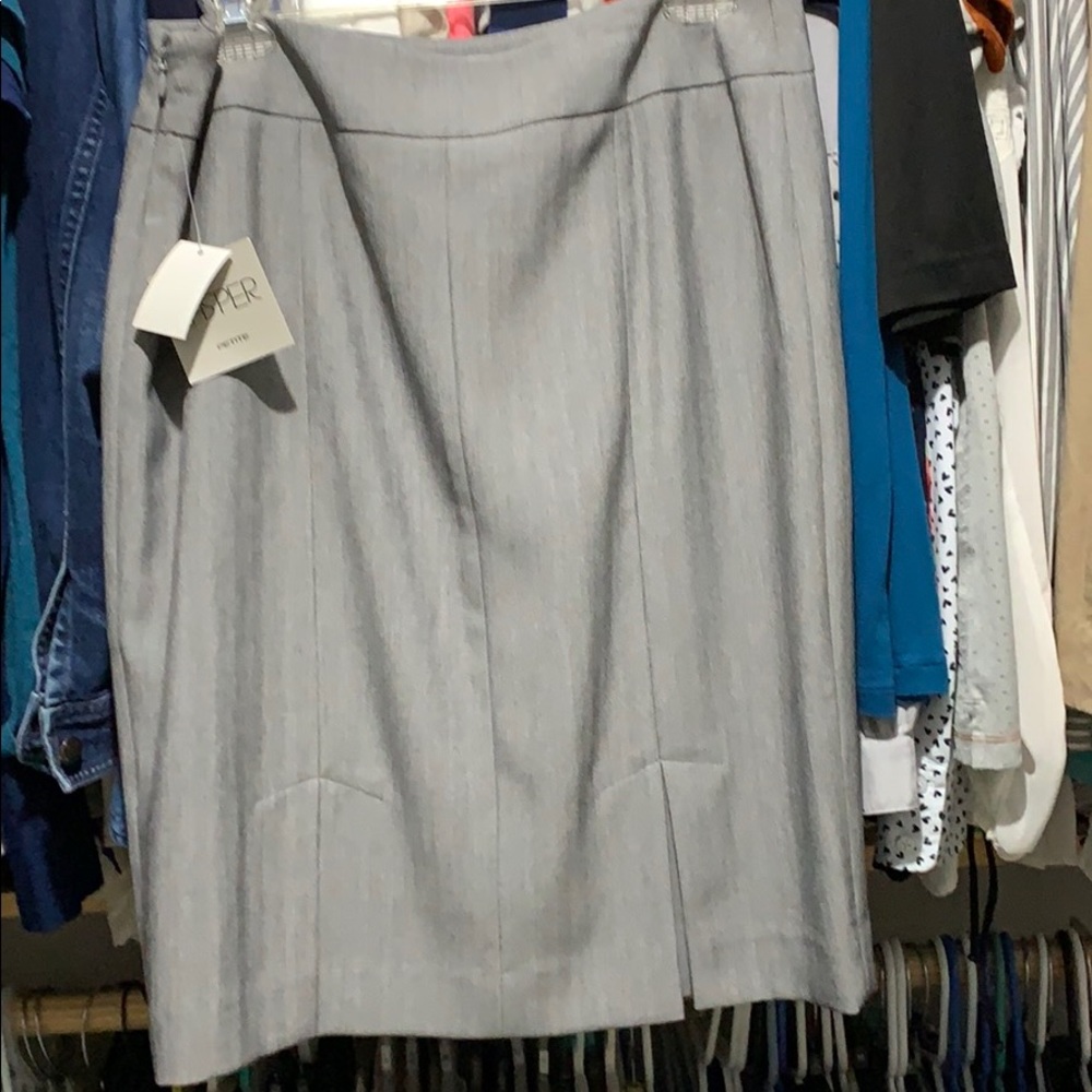 Grey pleated skirt